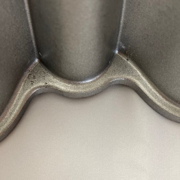 Nordic Ware Butterfly Cake Pan 9 Cup Cast Aluminum Mold Non Stick Bakeware, USA - Picture 6 of 12